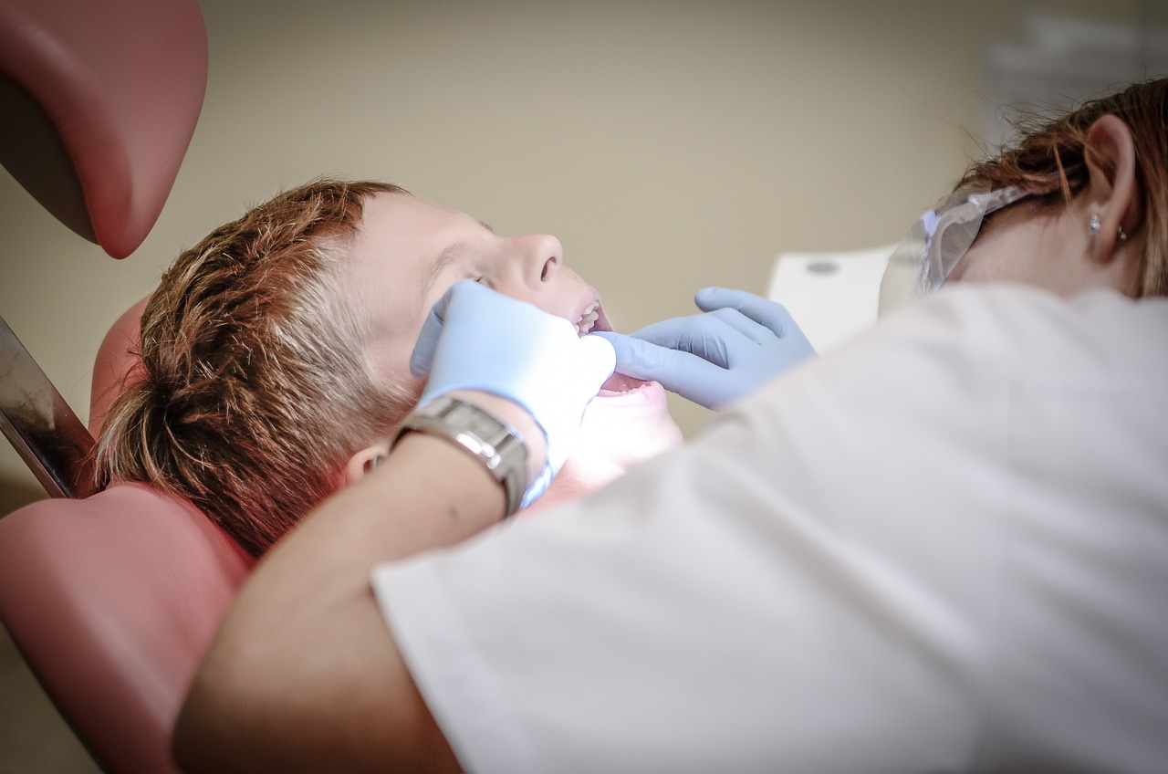 Leczenie zębów bez bólu – czy to możliwe? Czyli jak się nie bać u dentysty