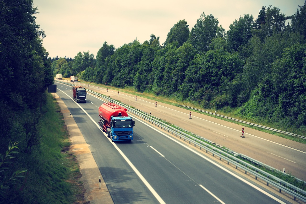 Wyższe opłaty drogowe w transporcie – czy zapłacą za nie konsumenci?